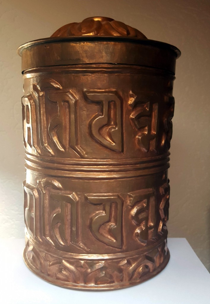 Moulins à prières. 
Haut. 23 cm / Ø 15 cm
CHF 289.-/pce
Plus d'une trentaine en stock