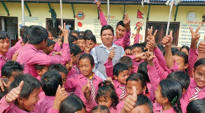 Un bon prof d’anglais pour l’école Prabi Kanigaon